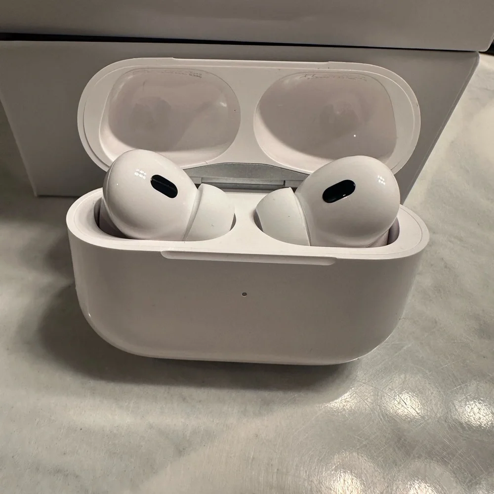 Apple AirPod pro generation 2 MagSafe charger